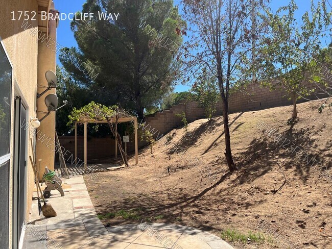 Building Photo - 1752 Bradcliff Way