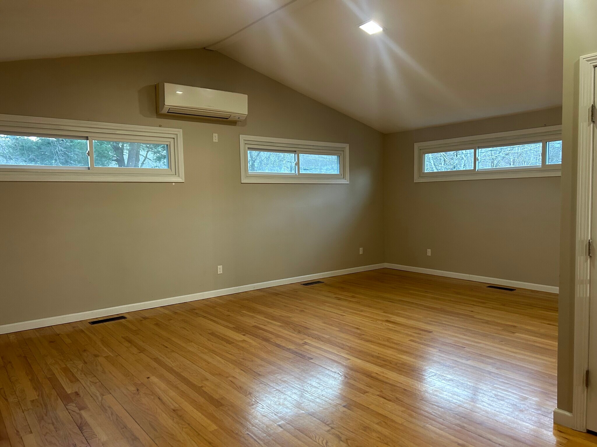 Building Photo - 19 Church Ln