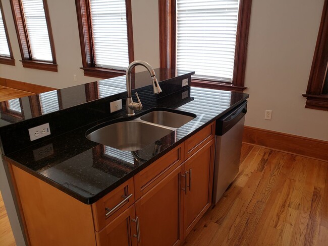 Building Photo - 2 BR/ 2BA Condo in Downtown Tampa