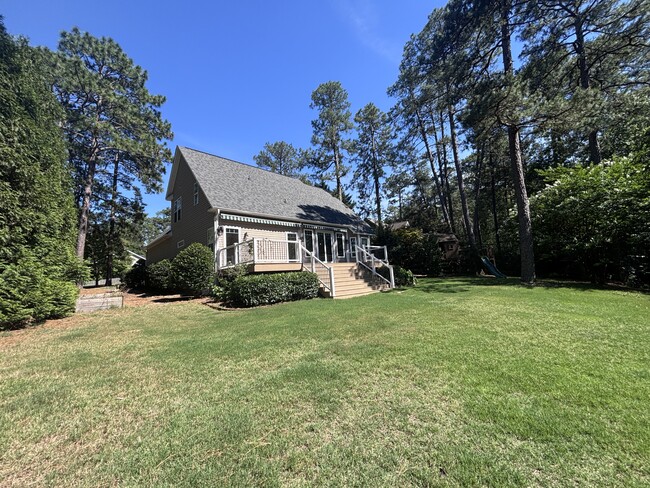 Building Photo - 105 Lake View Dr E