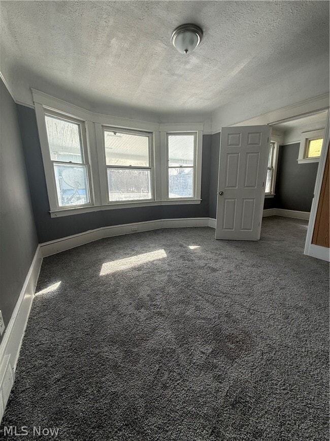 Building Photo - 10527 Earle Ave