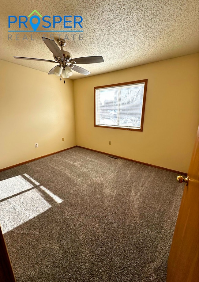 Building Photo - 856 Kari Dr