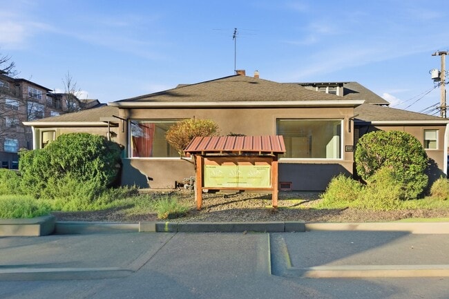 Building Photo - 1611 NE 16th Ave