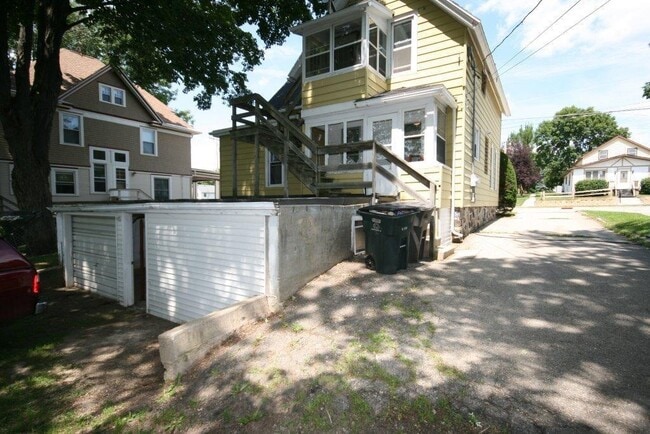 Building Photo - 430 E Racine St