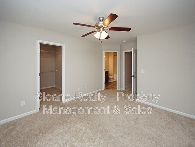 Building Photo - 557 Truman Dr
