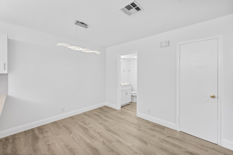 Building Photo - 2695 Albatross Rd N