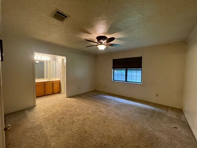 Building Photo - Large Brick Home In Desirable "Huntington ...