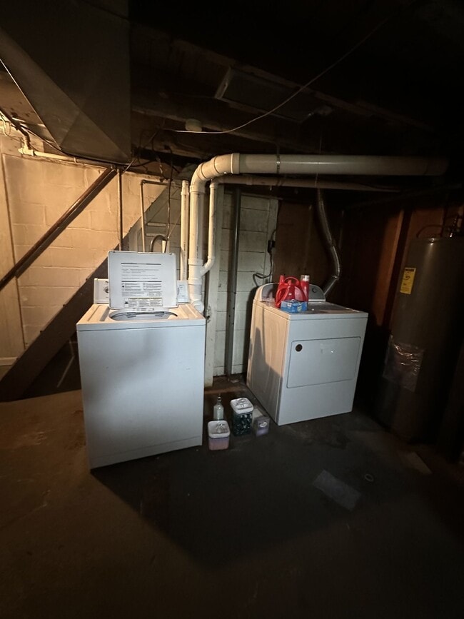 Building Photo - Awesome 3 bedroom 1 bath - available for June 1st close to UWEC!