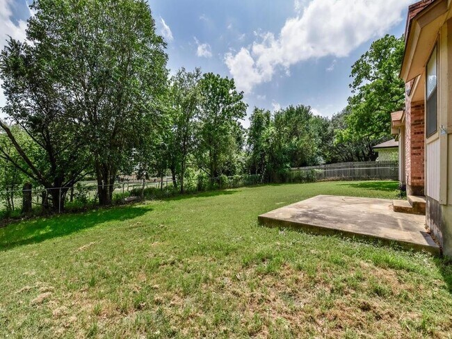 Building Photo - 506 Lakeway Dr