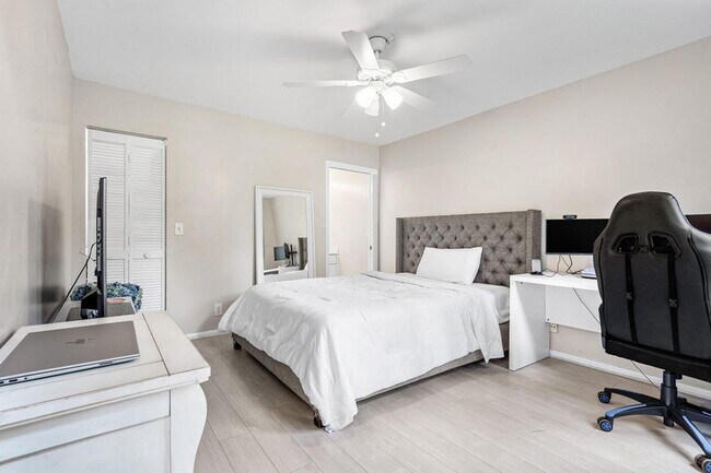 Building Photo - 790 Clearbrook Park Cir