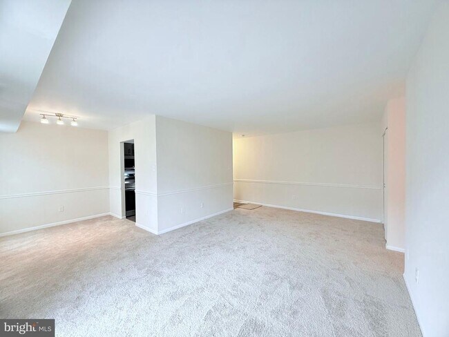 Building Photo - 7598 Gales Ct