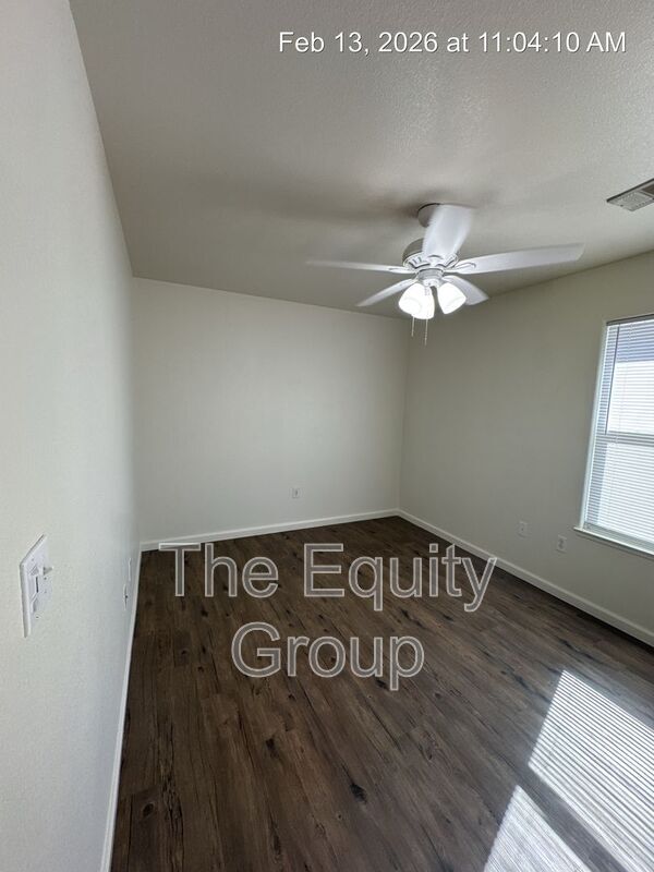 Building Photo - 540 E Lakeview Ave