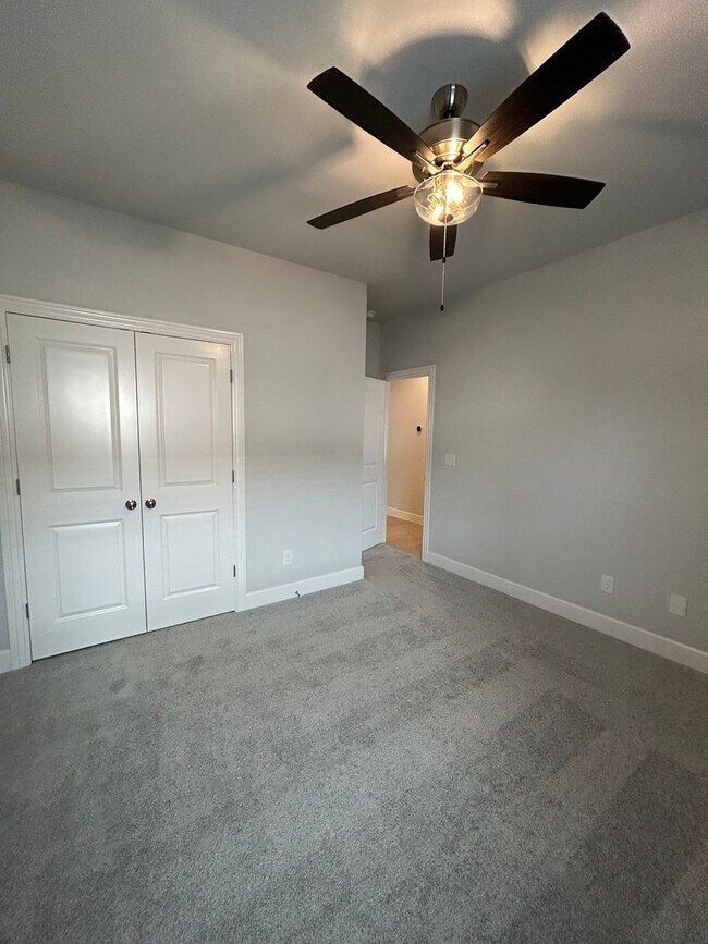 Building Photo - Beautiful Modern Home in Pea Ridge!