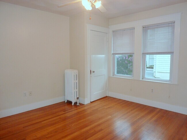 Building Photo - 121-123-123 Hammond Rd