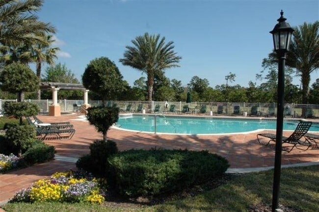 Building Photo - 625 Fairway Dr
