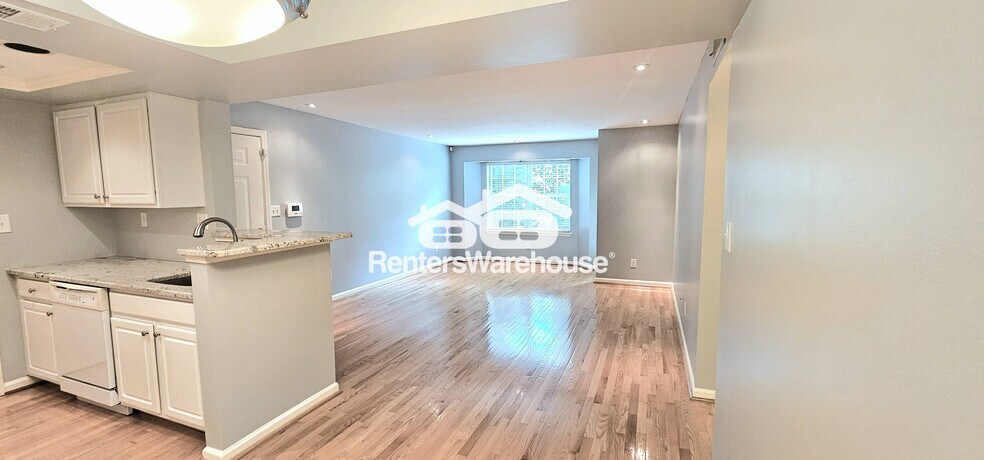Building Photo - 2060 Chastain Park Ct NE