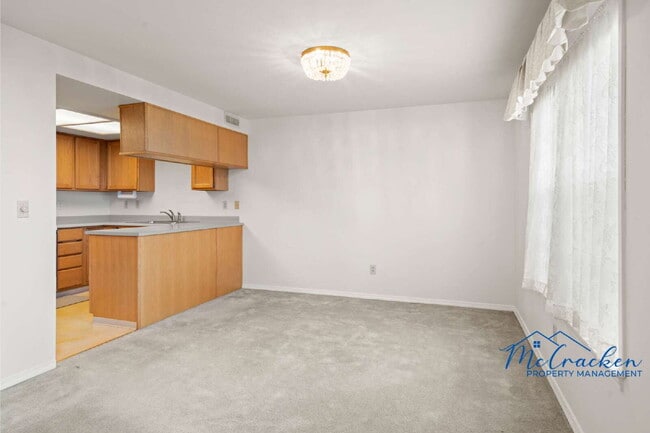 Building Photo - 486 Lori Ln