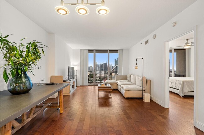 Building Photo - 1750 N Bayshore Dr