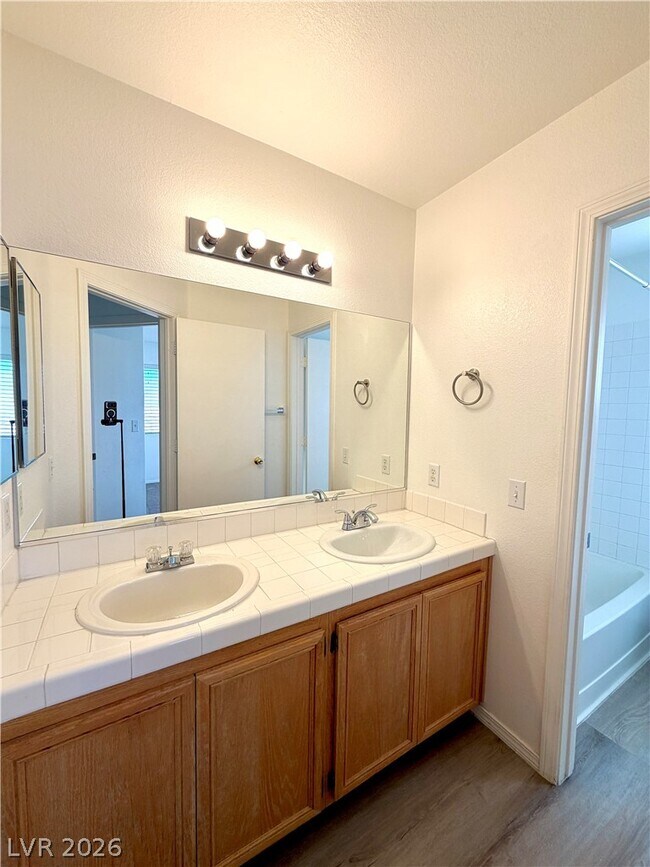 Building Photo - 846 Zinnia Cir