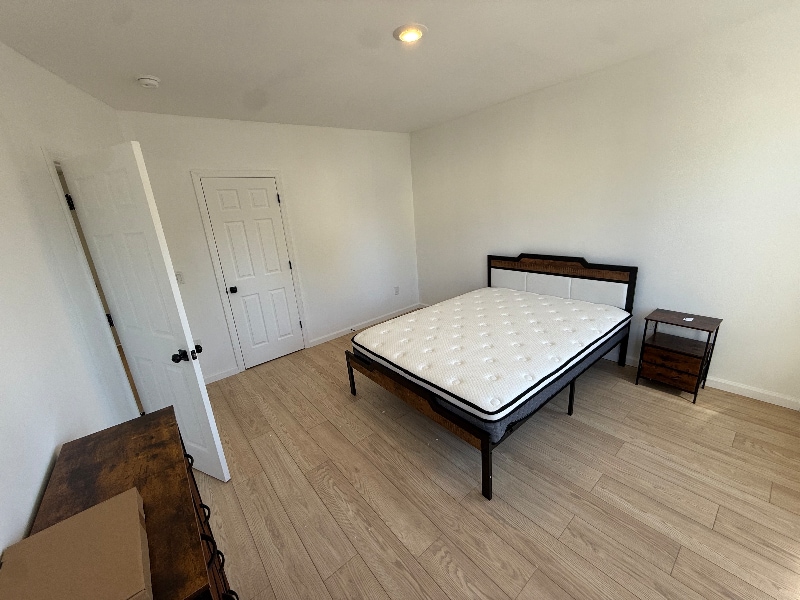 Building Photo - 32 Palm St