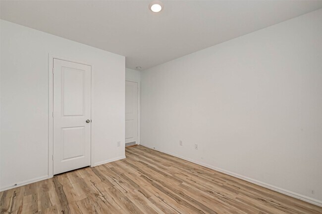 Building Photo - 3426 Golden Amber Ct