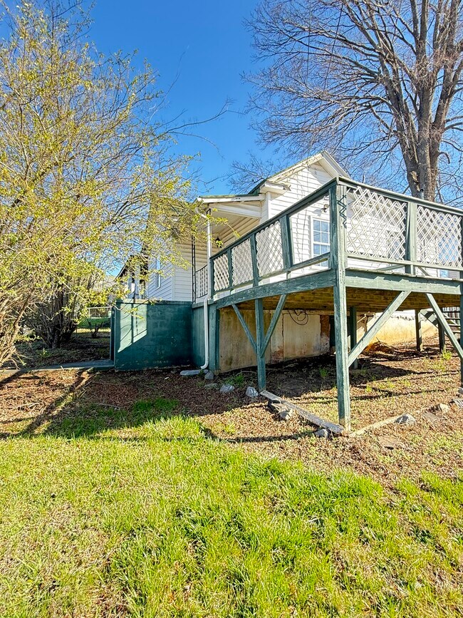 Front Yard - 400 Farrar St