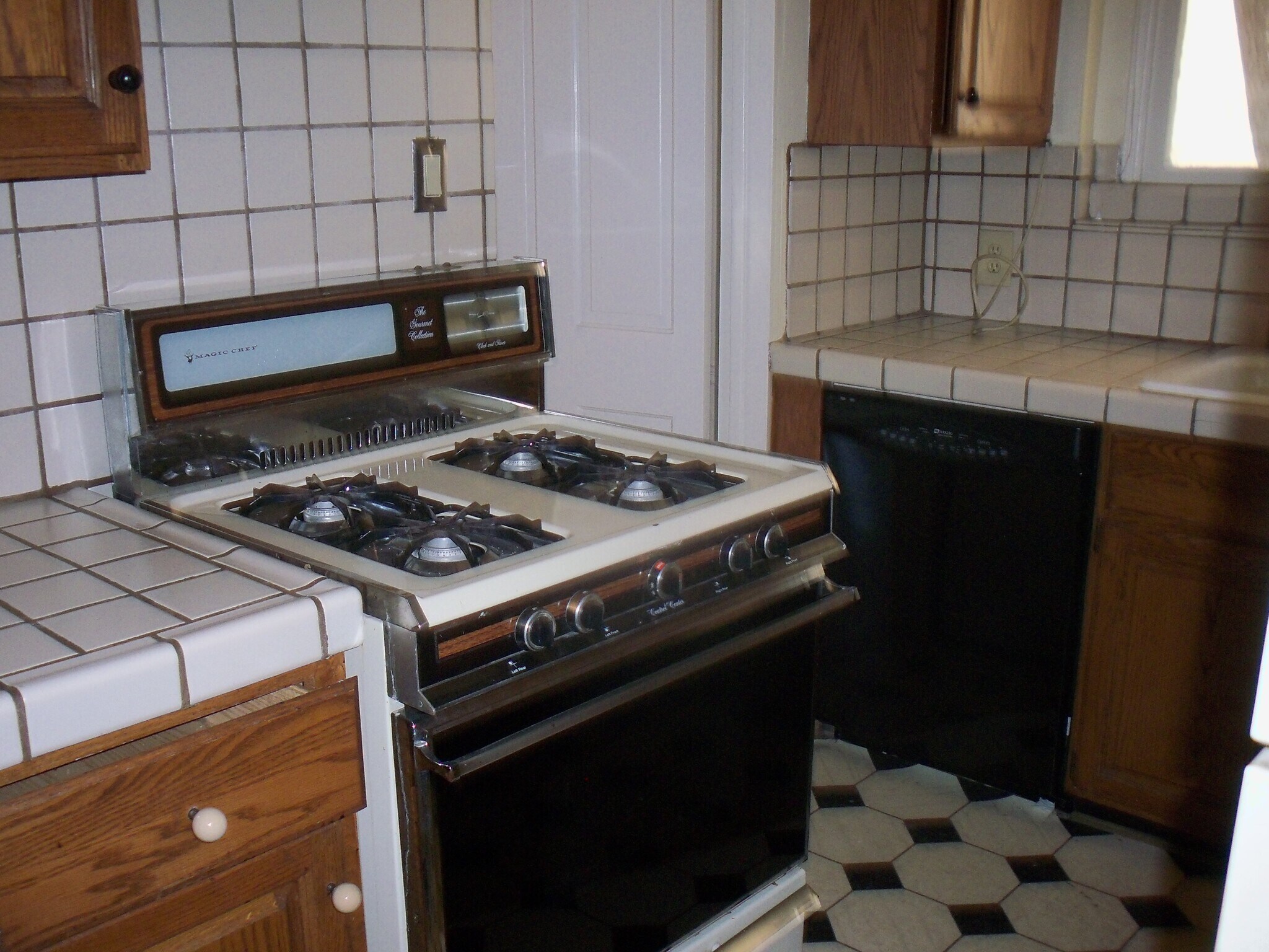 Kitchen - 9932 Durant Dr