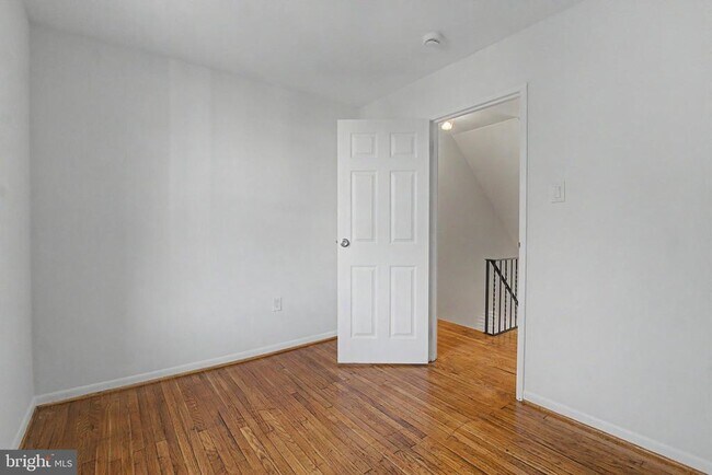 Building Photo - 915 N 6th St