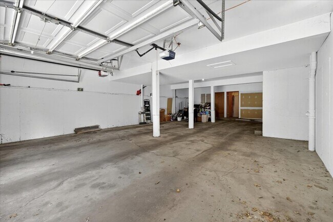 Building Photo - 4454 Lindell Blvd