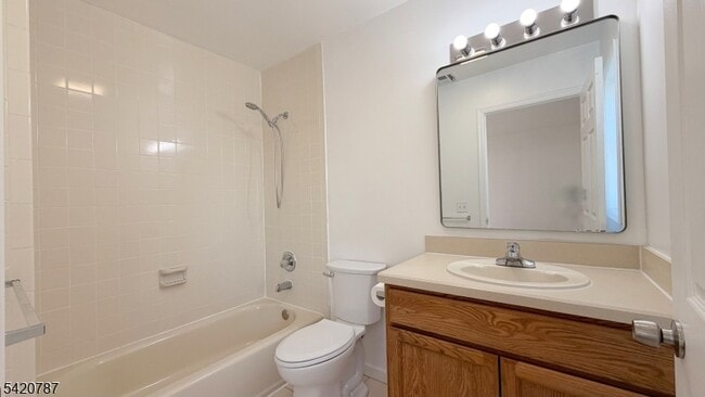 Building Photo - 360 Broad St