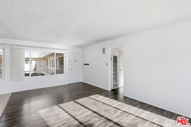 Building Photo - 739 Croft Ave