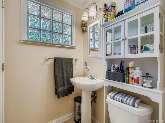Building Photo - Impeccable brick ranch home for rent