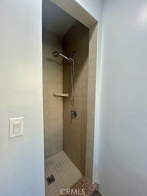 Building Photo - 5945 Riverton Ave