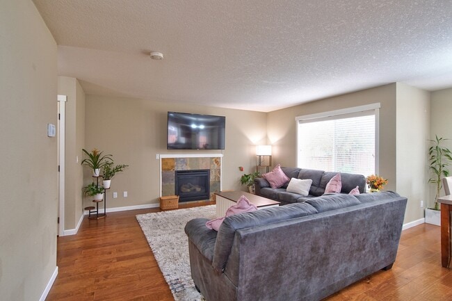 Building Photo - 17536 SW Parkway Ct