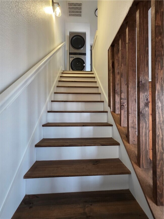 Building Photo - 2300 SE Jayel Terrace