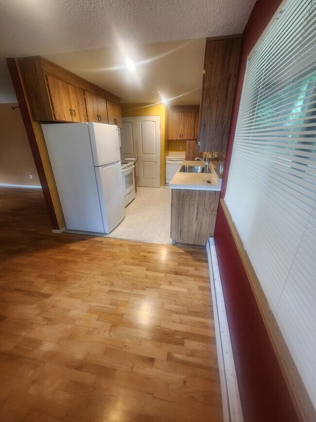 Building Photo - Charming 3 bedroom 1 bathroom home in Bothell!