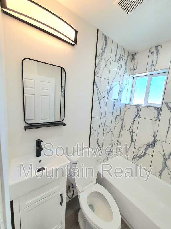 Building Photo - 7404 N 62nd Ave