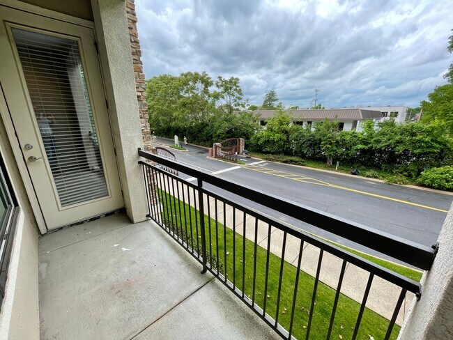 Building Photo - Spectacular 1-Bed/1-Bath w/ Office and STO...