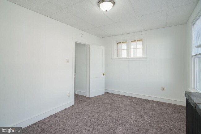 Building Photo - 3027 W 9th St