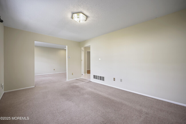 Building Photo - 17 Kingfisher Ct