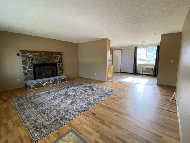 Building Photo - Goldendale Home for Rent