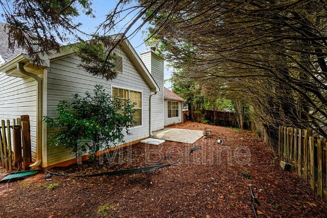 Building Photo - 819 Sweetwater Way