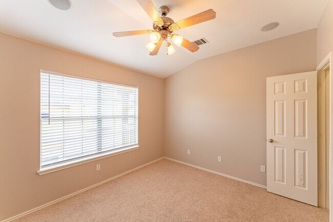 Building Photo - Stunning North-Austin  2/2.5 Home