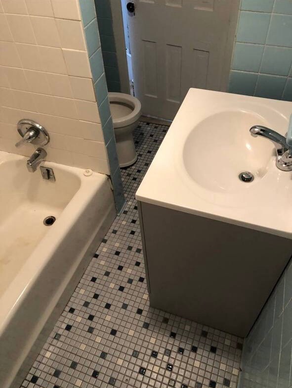 Building Photo - 618 Centre St