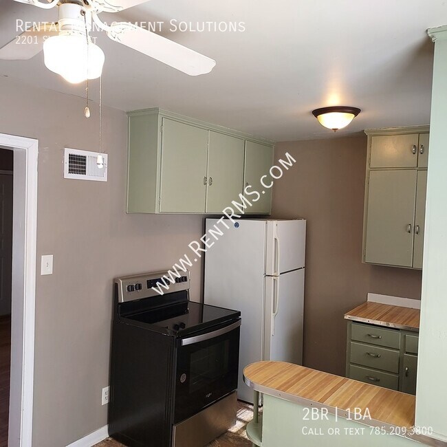 Building Photo - 2201 SW 21st St