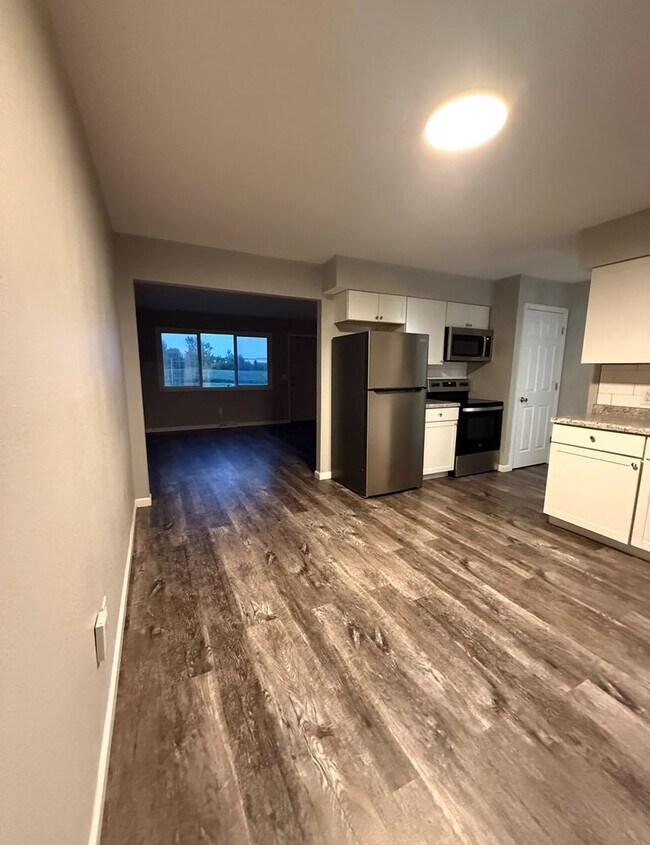 Building Photo - QC5332