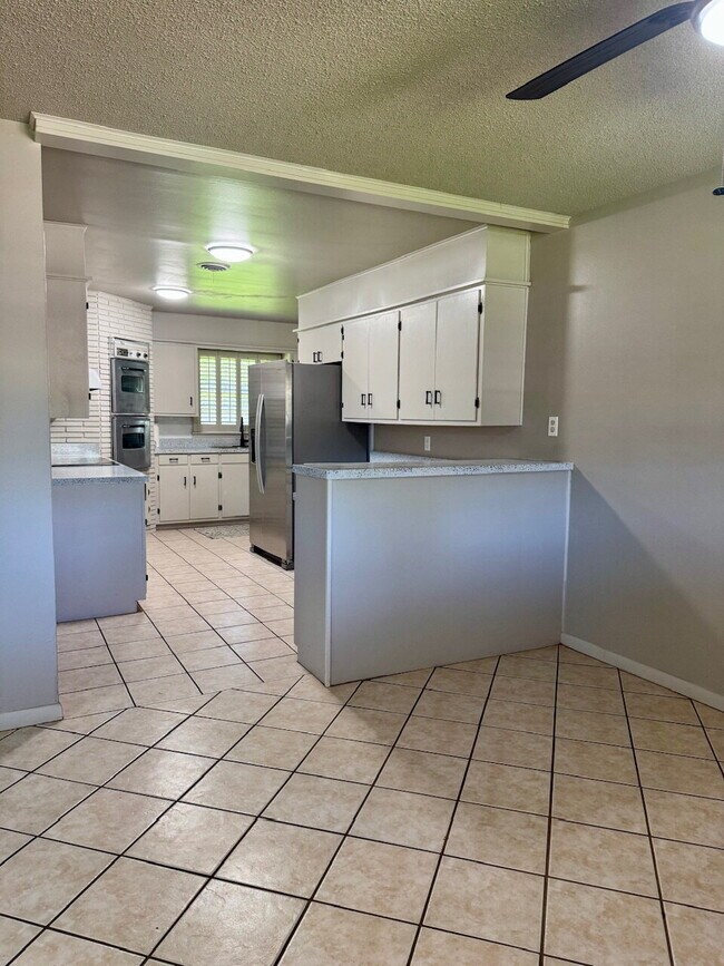 Building Photo - "Charming 3-Bedroom Gem with 2 Full Baths on 54th Street – Spacious 1,725 Sq Ft Haven in Lubbock!"