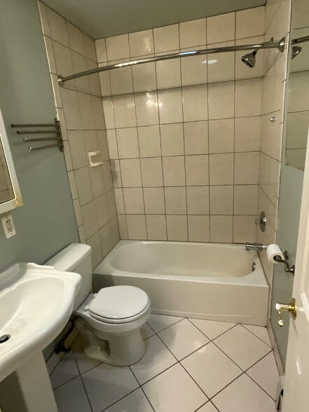 Building Photo - 5078 Broad Run Church Rd