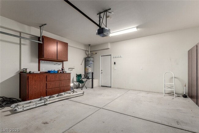 Building Photo - 6092 Fox Creek Ave