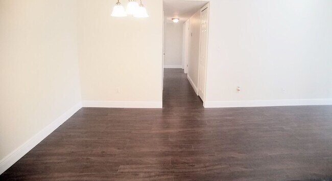 Building Photo - Gorgeous first floor 2/2 condo x Rent @  W...